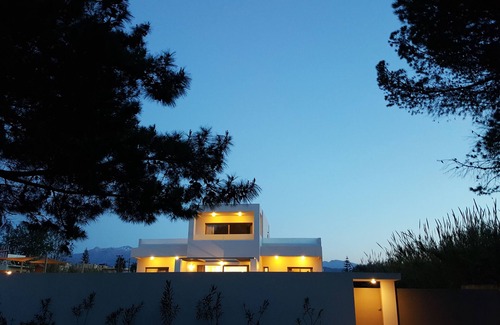 Daratsos Villa | Sea Queen Villa: Oceanfront Bliss Near Chania City Center