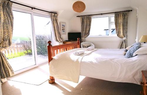 Thurlestone House | Sea Reach, Thurlestone with sea views, minutes from the beach