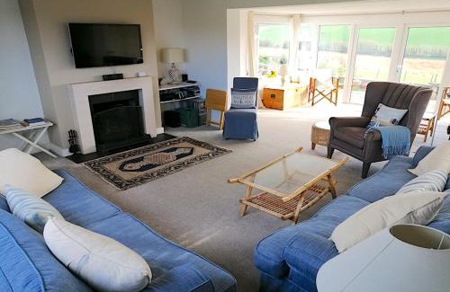Thurlestone House | Sea Reach, Thurlestone with sea views, minutes from the beach