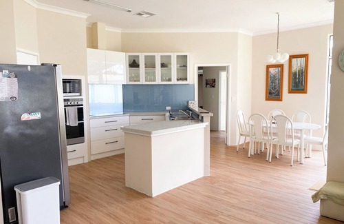Lancelin House | Sea-renity Now: Family-Friendly Retreat Near the Beach