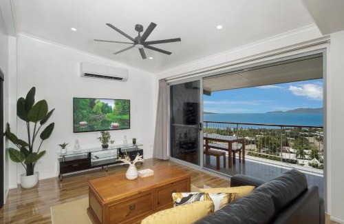 Castle Hill Apartment | Guest Rated 9/10: SEA-Renity on Castle Hill Awaits