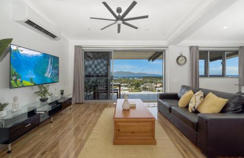 Castle Hill Apartment | Guest Rated 9/10: SEA-Renity on Castle Hill Awaits