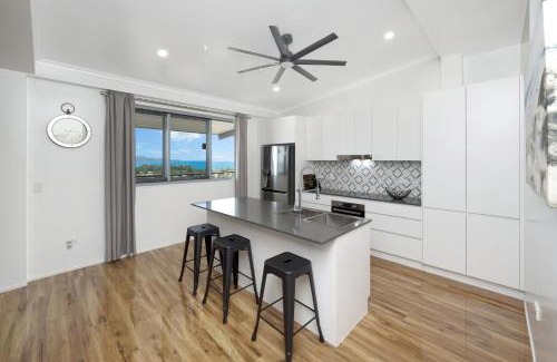 Castle Hill Apartment | Guest Rated 9/10: SEA-Renity on Castle Hill Awaits