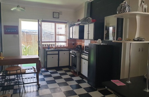 Semaphore House | Sea Retro Getaway: Oceanfront Oasis for Work and Play