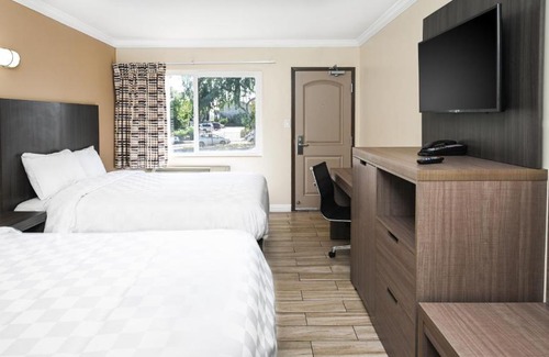 Zaferia Hotel | Discover Comfort at Sea Rock Inn - Long Beach Oasis