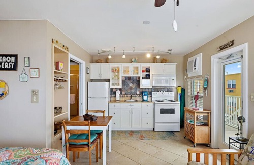 North Redington Beach Apartment | Oceanfront Bliss at Sea Rocket 22: Rated 10/10 for Comfort