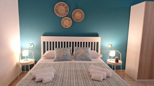 Aspra Bed & Breakfast | Cozy Sea Room Aspra B&B with Child-Friendly Amenities