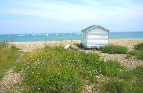 Deal House | Sea Rose Cottage: Pet and Child-Friendly Retreat