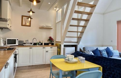 Deal House | Sea Rose Cottage: Pet and Child-Friendly Retreat