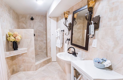 Ogunquit Hotel | Discover Sea Rose Suites: Pool, Spa & Family-Friendly Stay