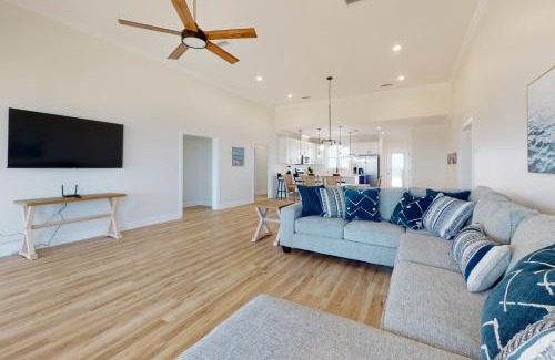 Dauphin Island House | Cozy Retreat at Sea's The Day - Pet & Child Friendly Stay