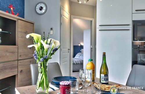 Roscoff House | Pet-Friendly Retreat at Sea Sailing - ROSCOFF, Rated 10/10