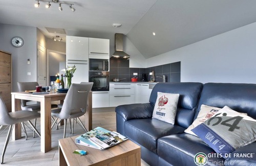 Roscoff House | Pet-Friendly Retreat at Sea Sailing - ROSCOFF, Rated 10/10