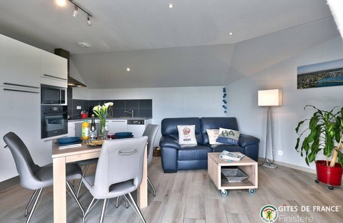 Roscoff House | Pet-Friendly Retreat at Sea Sailing - ROSCOFF, Rated 10/10