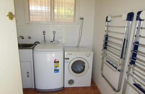Dalrymple Apartment | Child-Friendly Sea Salt at Stansbury Apartment 3 Retreat
