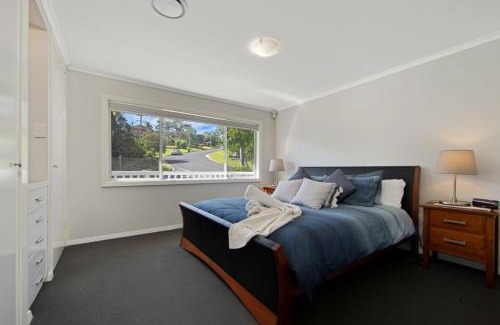 Malua Bay House | Tranquil Sea-Escape: 4-Star Stay for Families & Pets