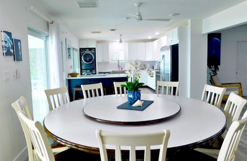 North Side House | Beautiful SEA SEA SEA Beachfront Retreat in Rum Point