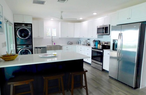 North Side House | Beautiful SEA SEA SEA Beachfront Retreat in Rum Point
