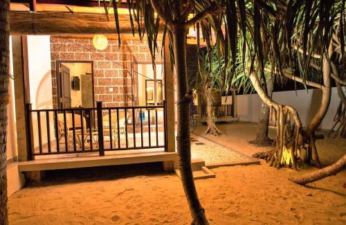 Hikkaduwa Villa | Oceanfront Retreat at Sea Shell Villa Hikkaduwa with Beach Access