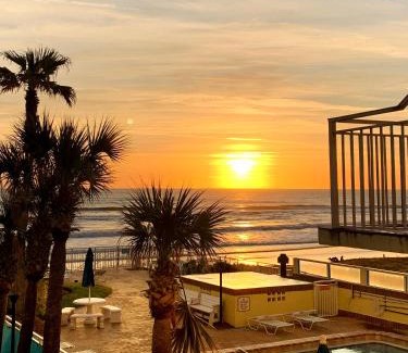 East Daytona Hotel | Discover Oceanfront Comfort at Sea Shells Beach Club