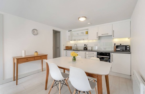 Millendreath Apartment | Family-Friendly Sea Shore Pet Apartments with Ocean Views