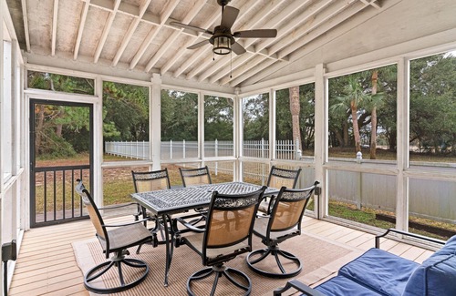 East Beach House | Experience Sea Side Inn: Steps to Coast Guard Beach