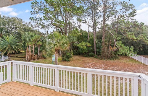 East Beach House | Experience Sea Side Inn: Steps to Coast Guard Beach