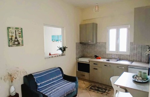 Himare Apartment | Sea Side Serenity 5: 4 persons
