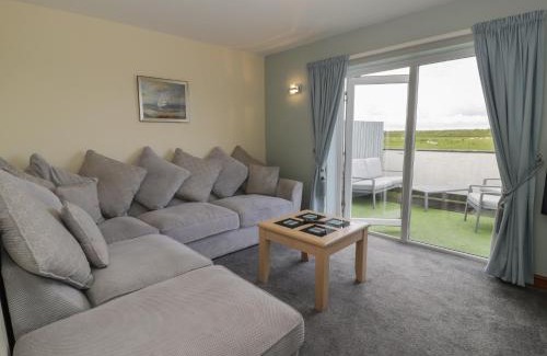 Dinas Dinlle House | Guest Rated: Sea Spray Hotel with a 9/10 Review Score