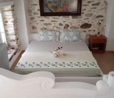Skala Sotiros Apartment | Family-Friendly Getaway at Sea&Stone Apartment - Rated 9.8