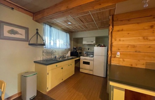 Tokeland Apartment | Pet-Friendly Sea Studio On the Bay with Family Amenities