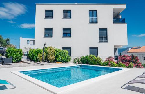 Slatine Apartment | Oceanfront Escape at Apartment Sea Sun Slatine - 10/10 Rating