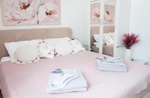 Slatine Apartment | Oceanfront Escape at Apartment Sea Sun Slatine - 10/10 Rating