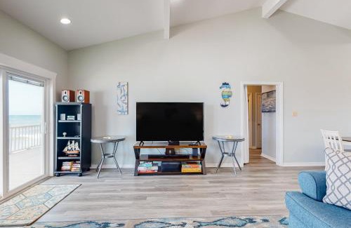 Dauphin Island House | Experience Sea the Gulf: Pet-Friendly Oceanfront Retreat