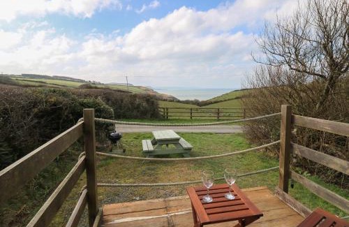 New Quay House | Experience Sea the Stars: 4-Star Pet-Friendly Getaway