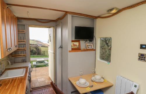 New Quay House | Experience Sea the Stars: 4-Star Pet-Friendly Getaway