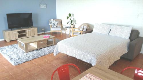 Hallett Cove Apartment | Hallett Cove Beach: Oceanfront Views & Family-Friendly Amenities