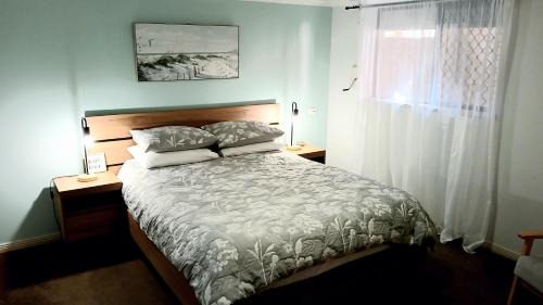 Hallett Cove Apartment | Hallett Cove Beach: Oceanfront Views & Family-Friendly Amenities