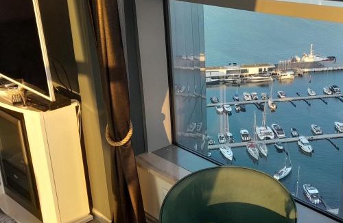 Srodmiescie Apartment | SEA TOWERS PENTHOUSE at 28 last floor! PANORAMIC Sea & City frontal Views from GLASS CORNER TRIANGLE! 75m2! Terrace