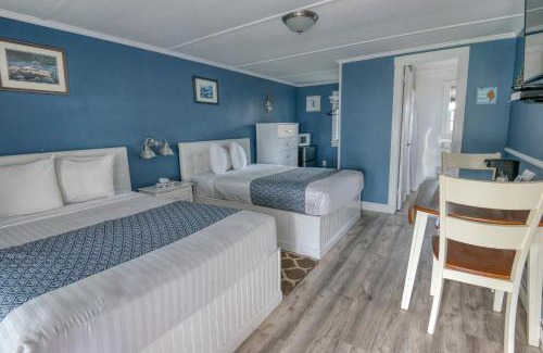 York Beach Hotel | Cozy Sea Turn Motel: Pet-Friendly with Pool & Family Fun