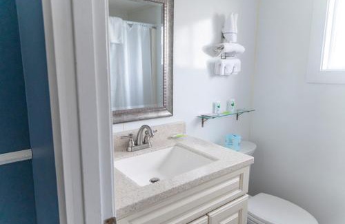 York Beach Hotel | Cozy Sea Turn Motel: Pet-Friendly with Pool & Family Fun