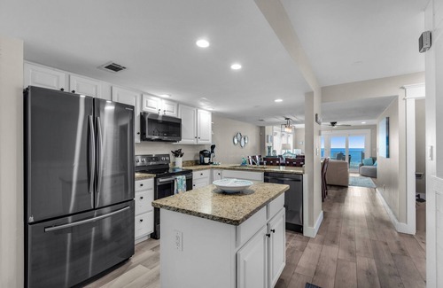 Fort Walton Beach House | Beachfront Townhome with Ocean View & Spa - Sleeps 12
