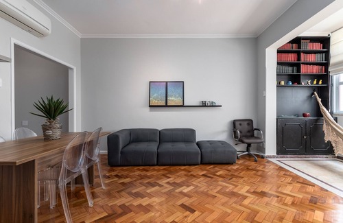 Copacabana Apartment | Cozy Getaway in Copacabana | Beachfront Bliss Awaits