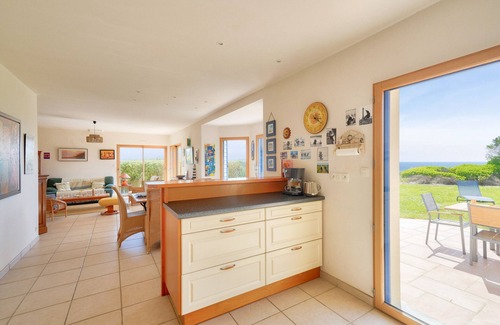 Plovan House | Experience a Seaside Retreat in Plovan with Ocean Views