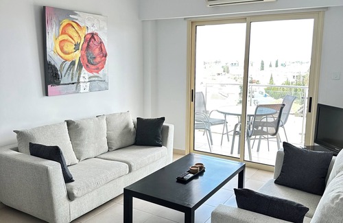 Universal Apartment | Sea View 2BD Apt - Elysia Park
