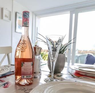 Wittering House | Seaside 3-Bedroom Retreat with Spectacular Sea Views