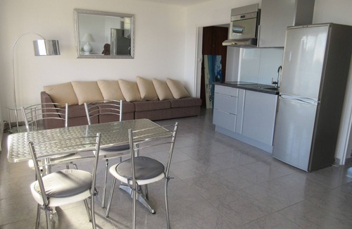 Bandol Apartment | Oceanfront Haven: 3 Min Walk to Bright, Modern Beach
