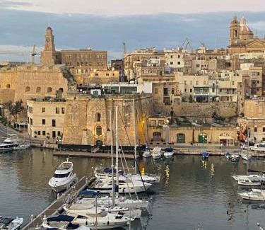 Birgu Apartment | Experience Sea View 34: Family-Friendly with Breakfast