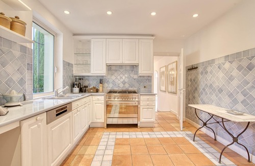 Cote d'Azur- French Riviera Villa | Breathtaking Sea View Rooms in Saint-Tropez Await You