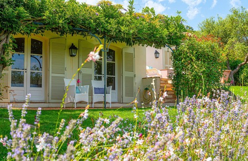 Cote d'Azur- French Riviera Villa | Breathtaking Sea View Rooms in Saint-Tropez Await You